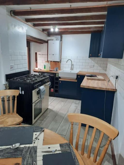 18Th-Century Three-Bedroom Mill Worker'S Cottage 클롬포드 외부 사진